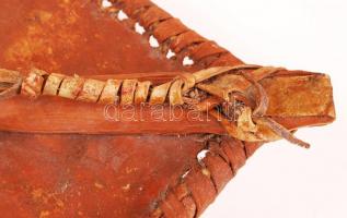 cca 1920 Festett, szépen kidolgozott, nagyméretű  afrikai törzsi bőrpajzs / African leahter shield 8...