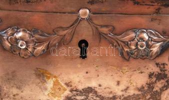 cca 1900 Ezüst (Ag.), belül aranyozott cukordoboz FS mesterjelzéssel, dianás jelzéssel zárral (kulcs...