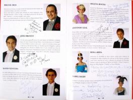 My Fair Lady műsorfüzete a portugál Politeama Színház társulati tagjainak aláírásával (több,mint 30 ...