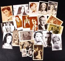 cca 1940-1980 Külföldi és magyar színészeket ábrázoló portré- és filmfotók, fotóképeslapok (22 db), 4x7 és 10x14 cm közötti méretekben