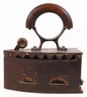Régi öntöttvas szenes vasaló/ Vintage coal iron, 22x20x10cm