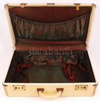 Női utazóbőrönd "ABC Milwakee" jelzéssel, 53x32x20 cm