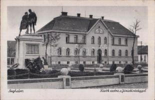 Szeghalom járásbíróság, Hősök szobra (b)