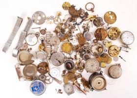 Nagy órás tétel, benne ezüst óratokok, Doxa óraszerkezet és egyéb jó alkatrészek