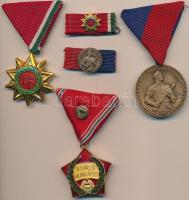 1964. Munkásőr kitüntetés mellszalaggal, szalagsávval és miniatűrrel + 1970. "Felszabadulási Jubileumi Emlékérem" zománcozott kitüntetés mellszalagon miniatűrrel dísztokban + "Kiváló Munkáért" kitüntetés tokban T:1,2