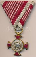 1916. "Arany Érdemkereszt a Vitézségi Érem szalagján" aranyozott bronz kitüntetés, karikán Wilhelm Kunz (Bécs) jelzésével, "FJ" szignó enyhén ferdült T:2 Hungary 1916. "Golden Cross of Merit" on wartime ribbon, the ribbon ring with makers mark Wilhelm Kunz of Vienna C:XF