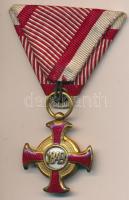 1916. "Arany Érdemkereszt a Vitézségi Érem szalagján" aranyozott bronz kitüntetés, karikán...
