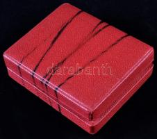 ~1960. "Nehézipar Kiváló Dolgozója" tűzzománc kitüntetés miniatűrrel, adományozói tokban T...