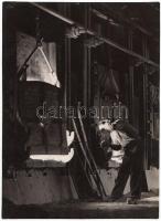 cca 1920-1930 Helm Gusztáv: Vaskohó, jelzetlen vintage fotó, a szerző hagyatékából, sarka sérült, 23x17 cm