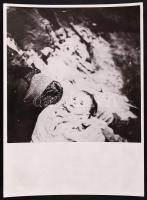 1944-1945 Szálasi rémuralmának áldozatai, 7 db megdöbbentő és szörnyű fénykép, 18x24 cm