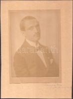 cca 1920-1925 Révész és Bíró: Férfiportré, vintage fotó hidegpecséttel, aláírással jelzett, kartonra kasírozva, kép 18x14 cm, karton 28x20 cm