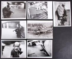1993-1994 Hajdu András képriportja budapesti hajléktalanokról, 7 db fotó, pecséttel jelzett, 13x18 cm