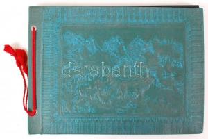 Dombornyomott fotóalbum Madonna újságcikkel, fotókkal, 14×22 cm