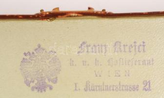 Csont és bakelit legyező régi karton dobozban, sérültek, h:16 cm (2×)