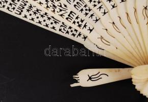 Csont és bakelit legyező régi karton dobozban, sérültek, h:16 cm (2×)