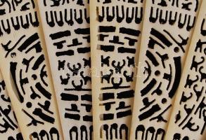 Csont és bakelit legyező régi karton dobozban, sérültek, h:16 cm (2×)