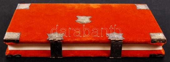 A párizsi hóráskönyv, Bp., 1978. Helikon Kiadó Sorszámozott hasonmás kiadás fémveretes egészbársony ...