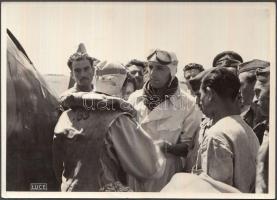 cca 1940-1950 Olasz repülősök, LUCE sajtófotó, 2 db, 18x13