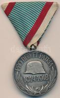 1937. Magyar Háborús Emlékérem kardokkal, sisakkal &quot;Pro Deo et Patria&quot; ezüstözött kitüntetés mellszalagon &quot;BRONZ&quot; jelzéssel T:1-,2 &lt;br/&gt;Hungary 1937. Commemorative Medal for World War I for combatants, silver plated Br medal on wartime ribbon C:AU,XF