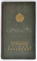 1939 A Magyar Királyság által kiállított fényképes útlevél /
1939 Hungarian passport