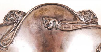 Szecessziós ezüstözött alpakka kínálótál,  jelzett (GH Scheffield), jó állapotban, d:25 cm, m:10 cm