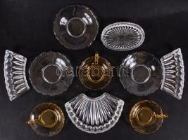 Üveg tétel (10 db): öntött üveg asztali kínáló tálka (4 db), 3 db kistányér, 3 db csésze