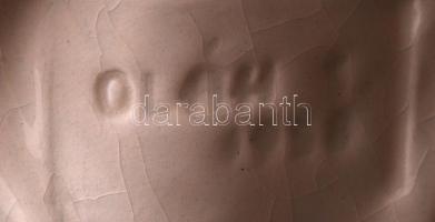 Oláh Sándor (1907-1983): Ülő női akt. Fehér mázas, jelzett, hibátlan, m:36 cm