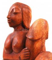 Ölelkezés, faragott fa szobor, m: 21 cm
