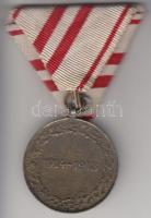 Ausztria 1932. &quot;Osztrák Háborús Emlékérem&quot; Br emlékérem szalagon T:2- &lt;br/&gt;Austria 1932. &quot;Great War Commemorative Medal&quot; Br decoration with ribbon T:2-