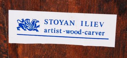 Stoyan Iliev: Város védő szent. Tempera, fa, faragott kerettel, hátul jelzett, sérült, 52×29 cm