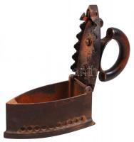 Régi 4-es méretű szenes vasaló szép állapotban / Vintage iron 23x20 cm