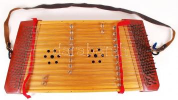 Cimbalom jó állapotban, hozzá való jó keménytokkal, ütőkkel