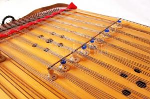 Cimbalom jó állapotban, hozzá való jó keménytokkal, ütőkkel
