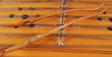 Cimbalom jó állapotban, hozzá való jó keménytokkal, ütőkkel