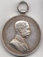 1917. "Károly Ezüst Vitézségi Érem II. osztály" kitüntetés mellszalag nélkül. Szign.: Kaut...