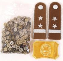 Vegyes katonai tétel, övcsatok, gombok, egyéb