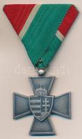 1940. &quot;Nemzetvédelmi Kereszt / A Hazáért&quot; kitüntetés mellszalaggal T:1 &lt;br/&gt;Hungary 1940. National Defense Cross with ribbon C:UNC