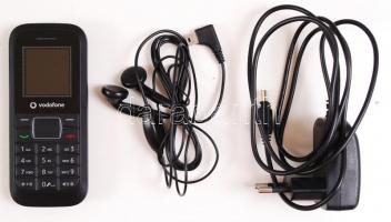 Vodafone 252 Black típusú billentyűs mobiltelefon töltővel, fülhallgatóval, jó állapotban