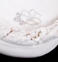 Kínai virágot szemlélő lány, kézzel festett, jelzett, hibátlan, m:33 cm, h:29 cm