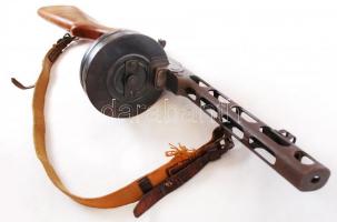 AK 3350 dobtáras gépfegyver. Szép állapotban Hatástalanított. / Deactivated, in nice condition