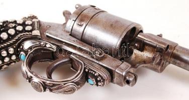 1870 Osztrák-Magyar Monarchia: L Gasser 1870/74M, hatlövetű forgópisztoly. Markolatán balkáni féldrá...