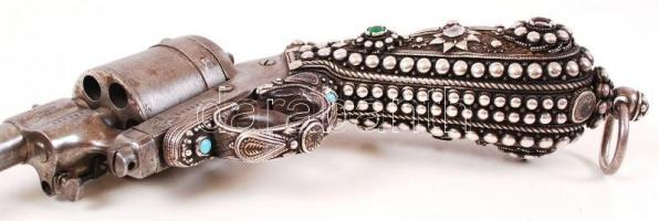 1870 Osztrák-Magyar Monarchia: L Gasser 1870/74M, hatlövetű forgópisztoly. Markolatán balkáni féldrá...