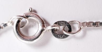 Könnycsepp alakú függő ezüst (Ag) láncon, jelzett /
pendant with silver necklace, br: 14,2g