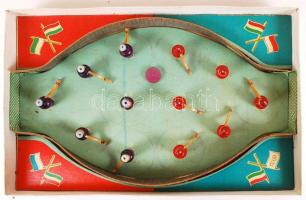 cca 1940 PIatnik: Jéghoki játék hiánytalan, korához képest jó állapotban, két ütőnél a ragasztás ele...