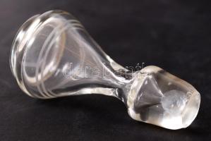 Szakított fehér likőrös üveg, kis hibával, m: 22 cm