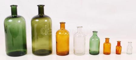 8 db különböző színű és méretű üveg