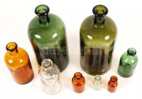 8 db különböző színű és méretű üveg