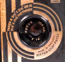 cca 1935 Coronet Every Distance 16 fényképezőgép, jó állapotú, bőr tokban /
cca 1935 Coronet Every D...