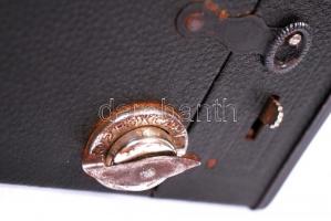 cca 1935 Coronet Every Distance 16 fényképezőgép, jó állapotú, bőr tokban /
cca 1935 Coronet Every D...