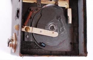 cca 1935 Coronet Every Distance 16 fényképezőgép, jó állapotú, bőr tokban /
cca 1935 Coronet Every D...